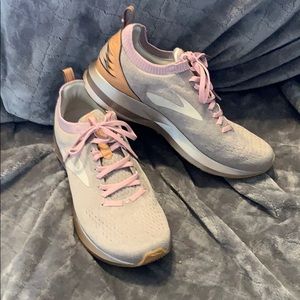 Brooks running shoes size 11